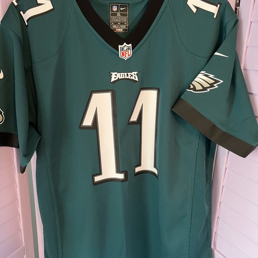 Nike NFLin EUC Eagles Football Jersey.  Youth XL.  Features Brown 11